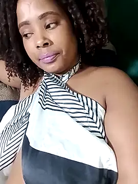 2Sweetysmile online show from February 18, 2026, 11:34 pm