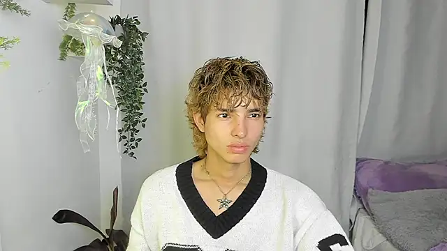 Snapshot of santy-kitty chatting on October 7, 2025, 2:12 am santy-kitty online show from October 7, 2025, 2:12 am