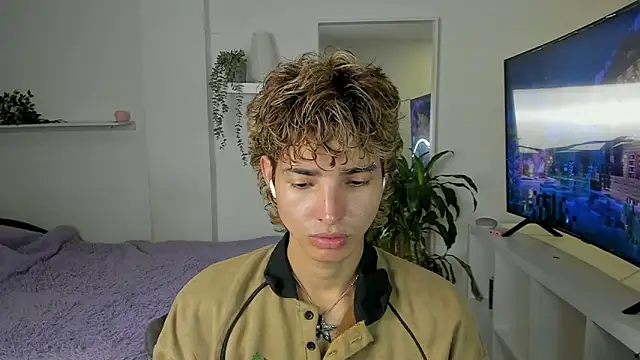 Snapshot of santy-kitty chatting on September 23, 2025, 11:45 pm santy-kitty online show from September 23, 2025, 11:45 pm