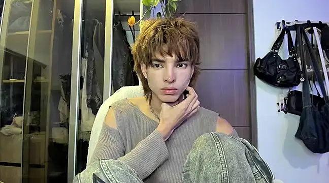 Snapshot of santy-kitty chatting on January 28, 2025, 3:04 am santy-kitty online show from January 28, 2025, 3:04 am