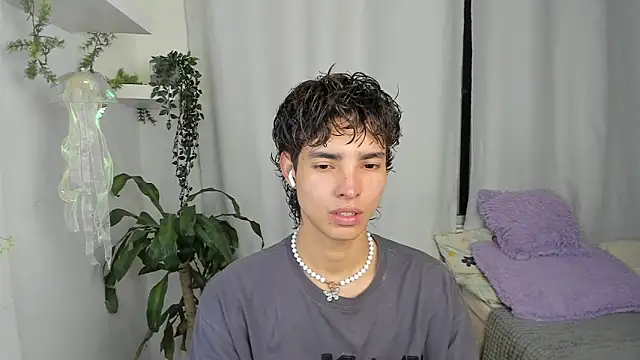 Snapshot of santy-kitty chatting on December 16, 2025, 2:16 am santy-kitty online show from December 16, 2025, 2:16 am