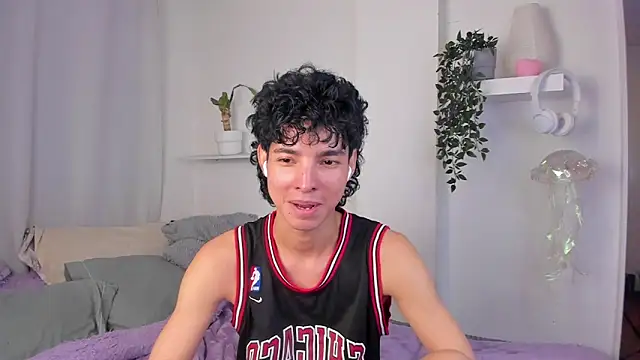 santy-kitty online show from February 3, 2026, 12:43 am