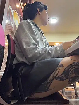 EemaHaruki online show from April 15, 2026, 7:58 pm