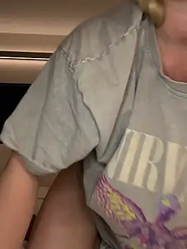 Sissy-Bee online show from February 12, 2025, 5:26 pm