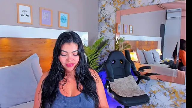 EmaBakker online show from April 8, 2026, 4:47 am