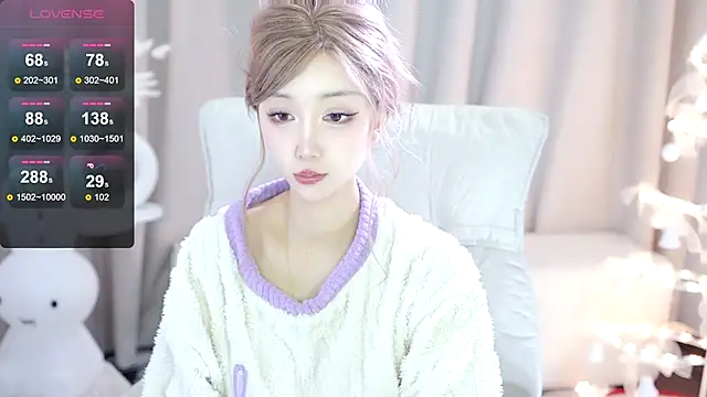 UUKiss  online show from February 22, 2025, 2:08 pm