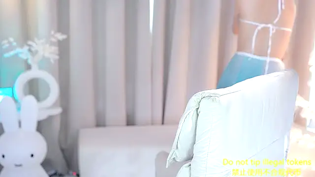 UUKiss  online show from March 19, 2025, 2:16 am