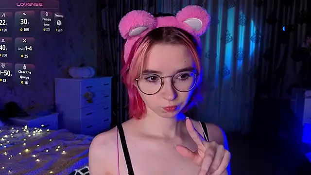 Snapshot of Nora_Failure chatting on October 12, 2025, 9:10 am Nora Failure online show from October 12, 2025, 9:10 am