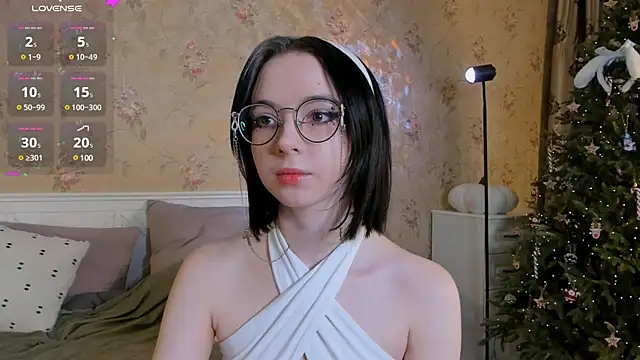 Snapshot of Nora_Failure chatting on December 29, 2024, 5:21 am Nora Failure online show from December 29, 2024, 5:21 am