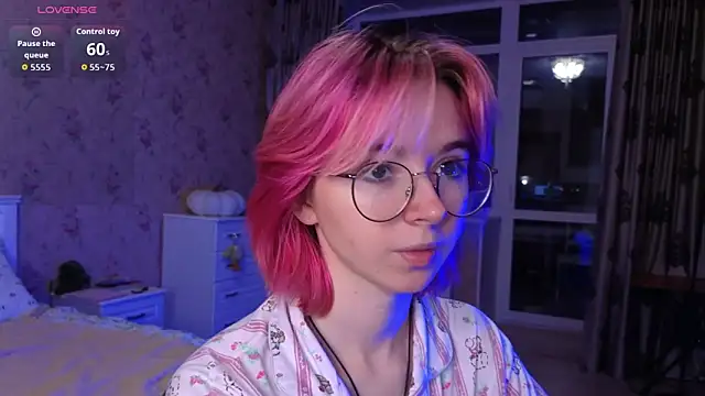 Snapshot of Nora_Failure chatting on October 8, 2025, 1:12 pm Nora Failure online show from October 8, 2025, 1:12 pm