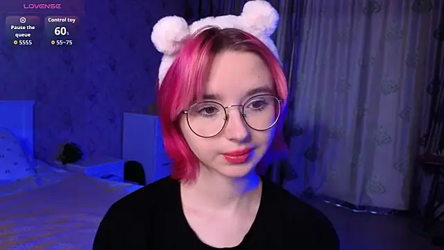 Snapshot of Nora_Failure chatting on September 21, 2025, 3:11 am Nora Failure online show from September 21, 2025, 3:11 am