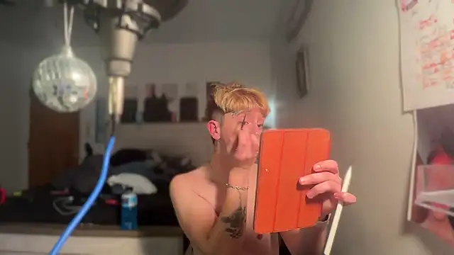 Snapshot of twentywithafelonyy chatting on February 26, 2025, 8:06 am twentywithafelonyy online show from February 26, 2025, 8:06 am