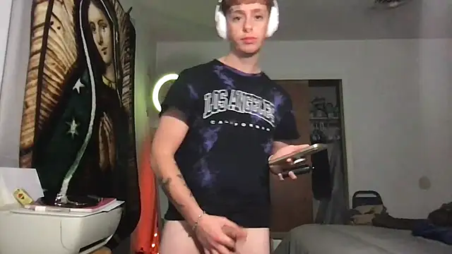 Snapshot of twentywithafelonyy chatting on December 11, 2024, 5:32 am twentywithafelonyy online show from December 11, 2024, 5:32 am