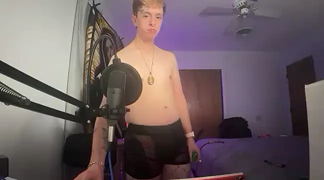 Snapshot of twentywithafelonyy chatting on December 14, 2024, 9:29 am twentywithafelonyy online show from December 14, 2024, 9:29 am