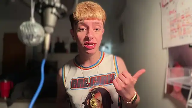 Snapshot of twentywithafelonyy chatting on February 26, 2025, 5:03 am twentywithafelonyy online show from February 26, 2025, 5:03 am