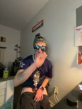 Snapshot of twentywithafelonyy chatting on March 1, 2025, 12:56 pm twentywithafelonyy online show from March 1, 2025, 12:56 pm