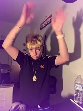 Snapshot of twentywithafelonyy chatting on January 21, 2025, 8:52 am twentywithafelonyy online show from January 21, 2025, 8:52 am