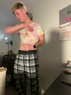 Snapshot of twentywithafelonyy chatting on February 16, 2025, 12:54 pm twentywithafelonyy online show from February 16, 2025, 12:54 pm