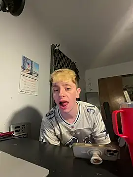 Snapshot of twentywithafelonyy chatting on January 18, 2025, 1:18 pm twentywithafelonyy online show from January 18, 2025, 1:18 pm