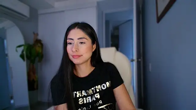 auroracaruso11 online show from October 26, 2025, 9:48 pm