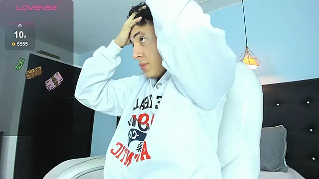 Lobo 17  online show from December 14, 2025, 3:46 am