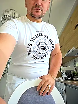 KarlosCarutox online show from September 14, 2025, 10:15 am