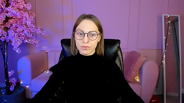 AphexQueen online show from February 21, 2025, 1:11 pm