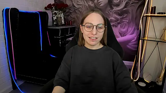 AphexQueen online show from February 14, 2025, 1:08 pm