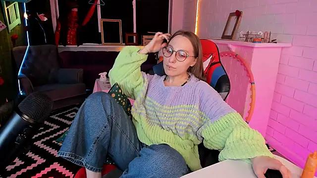 AphexQueen online show from February 19, 2025, 7:16 pm