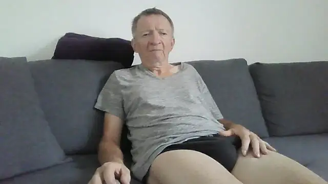 naturiste974 online show from June 1, 2026, 5:29 am