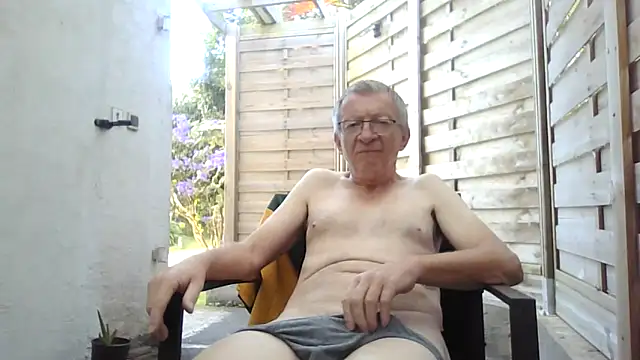 Snapshot of naturiste974 chatting on February 1, 2026, 3:16 am naturiste974 online show from February 1, 2026, 3:16 am