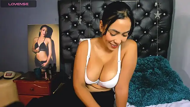 catalinamuss  online show from April 8, 2026, 1:45 pm