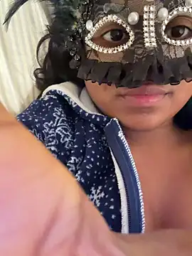 Bella Luna18 online show from January 6, 2026, 3:38 pm