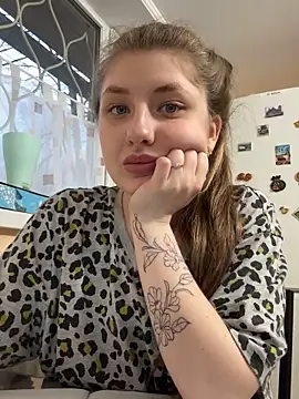 Snapshot of sexyy_girl_ chatting on March 15, 2025, 3:06 pm sexyy girl  online show from March 15, 2025, 3:06 pm