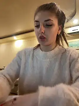 Snapshot of sexyy_girl_ chatting on December 17, 2024, 8:56 am sexyy girl  online show from December 17, 2024, 8:56 am