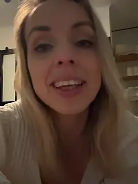 Snapshot of Annelibre chatting on January 17, 2025, 9:28 pm Annelibre online show from January 17, 2025, 9:28 pm