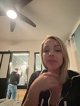 Snapshot of Annelibre chatting on February 28, 2025, 9:33 pm Annelibre online show from February 28, 2025, 9:33 pm