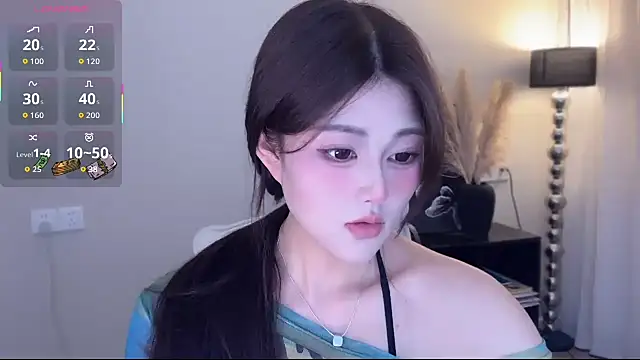 Strawberrybabyy1 online show from October 31, 2025, 11:18 am