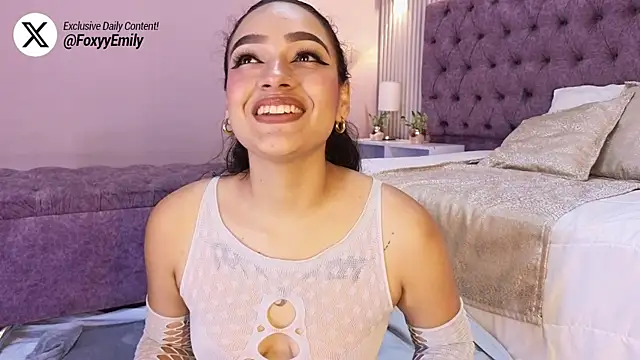 EMILYY FOXY online show from November 11, 2025, 6:58 pm