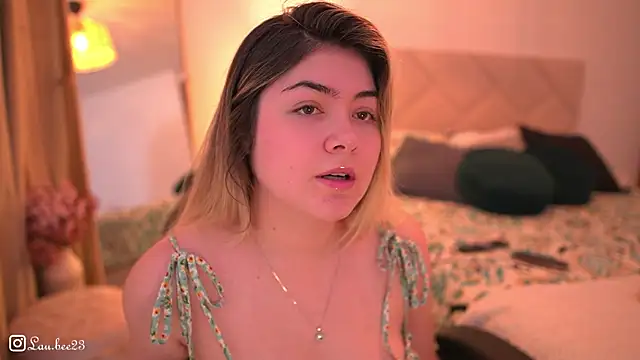 Lau Bee online show from November 2, 2025, 11:15 am