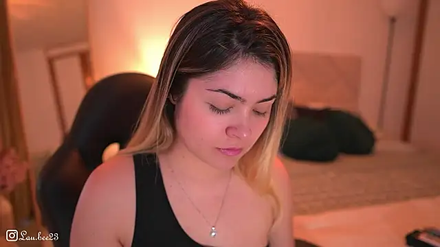 Lau Bee online show from November 30, 2025, 3:35 pm