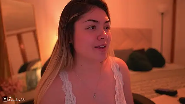 Lau Bee online show from December 13, 2025, 8:04 pm