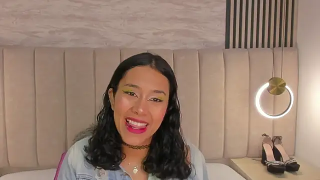 laura smith33 online show from October 23, 2025, 3:00 pm