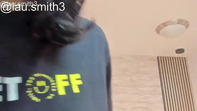 laura smith33 online show from November 7, 2025, 2:32 pm