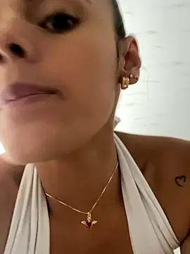 ZoeJohnsoon online show from November 1, 2025, 6:46 pm