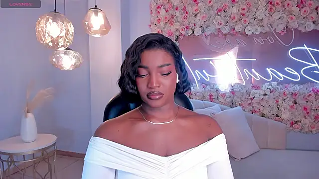 SavannahStorm online show from April 3, 2026, 12:11 pm