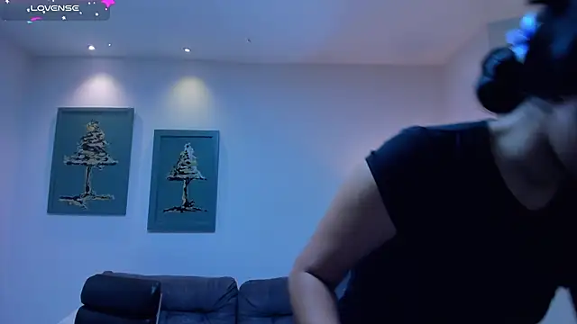 IsabellaHill  online show from January 7, 2025, 1:06 am