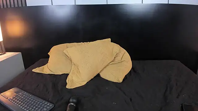 liz goth online show from February 26, 2025, 4:16 pm