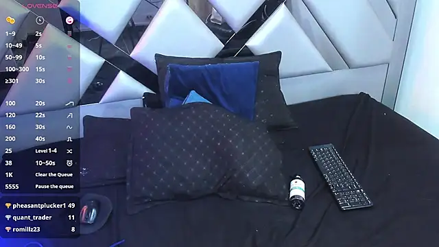 Snapshot of Nahomi-Hill chatting on March 21, 2025, 1:02 am Nahomi-Hill online show from March 21, 2025, 1:02 am