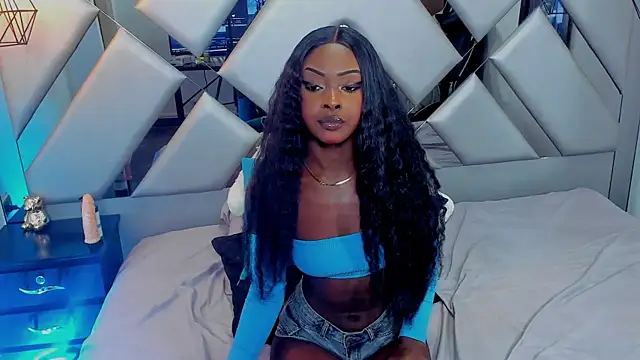 Snapshot of Nahomi-Hill chatting on March 17, 2025, 12:32 am Nahomi-Hill online show from March 17, 2025, 12:32 am